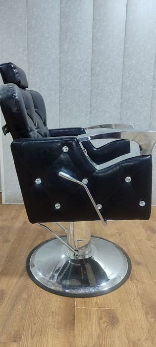 Kelin kuylak salonidan kreslo stol pomochnisa kelin kuylaklar sotiladi