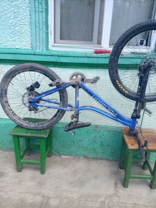 Bicicleta albastră pt copiii întere 7-14 ani