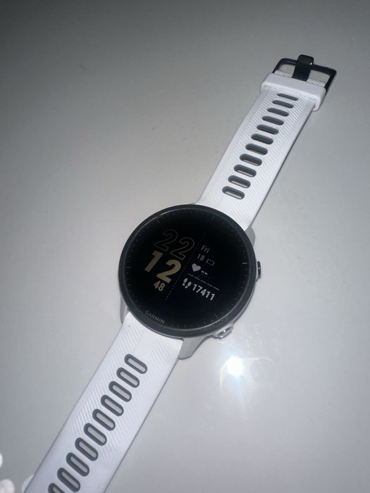 Garmin Forerunner 955 в белом цвете.