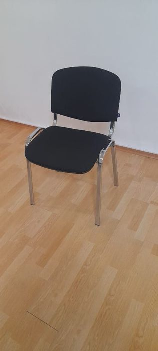 офисные стулья два варианта