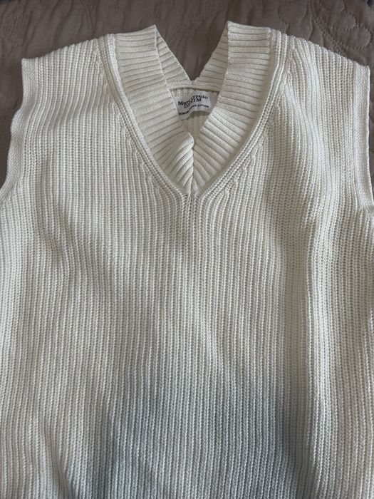 Дамски дрехи - плетен елек/пуловер и дънкова риза