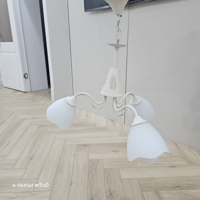 Люстра в хорошом состоянии