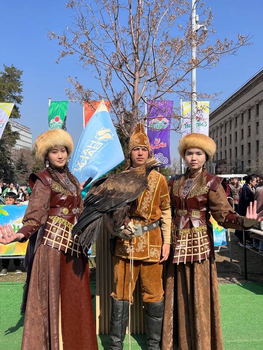 Құмай тазы ит және бүркіт. Алматы