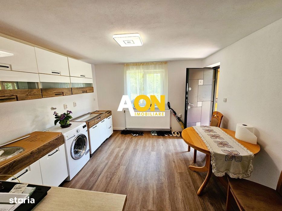 Casa renovata, 2 corpuri de cladire + anexe, 1331 mp teren, Paclisa