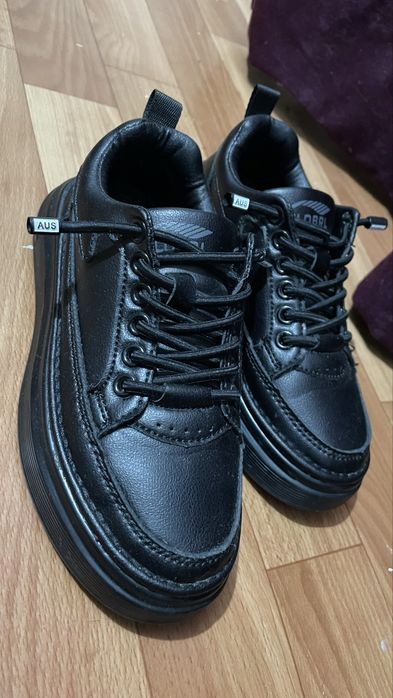 Продам универсальную обувь на мальчика