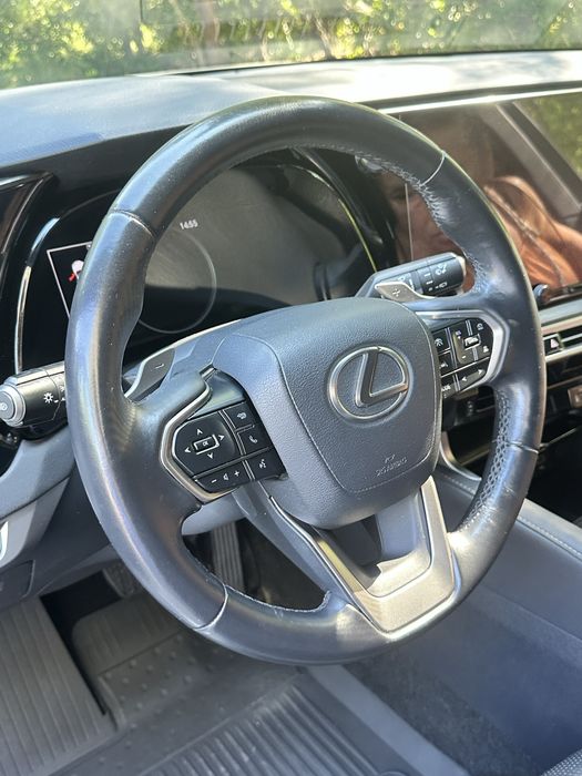 Продается Lexus 2024 года