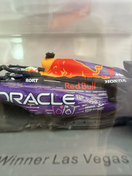 Red bull rb19 Las Vegas gp World champion Max Verstappen 1:43 Spark F1