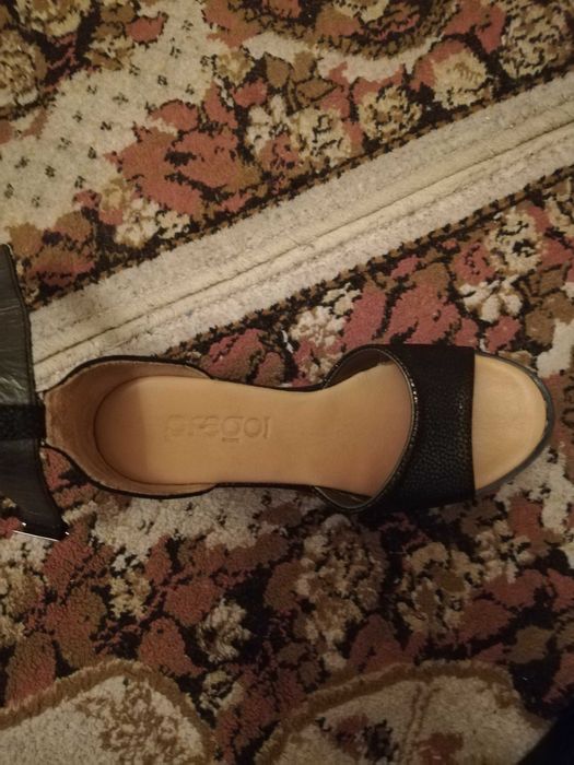 Sandale super elegante PREGO! noi noute la jumatate de pret.