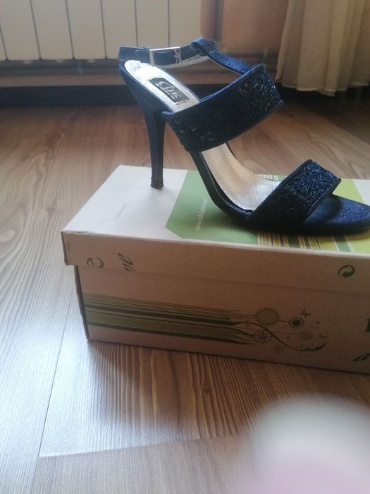 Sandale culoare albastru lucios, nr. 37
