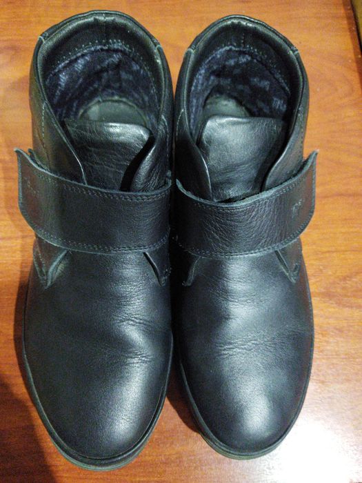 Продам кожаные натуральные полуботинки на мальчика.