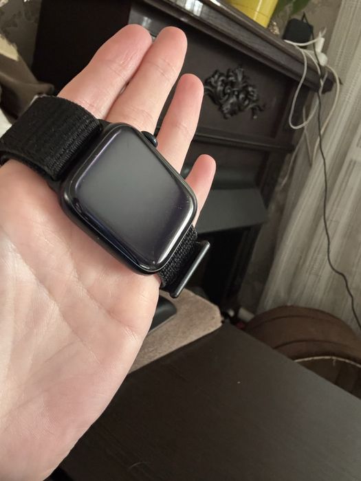 Продам Apple watch 8