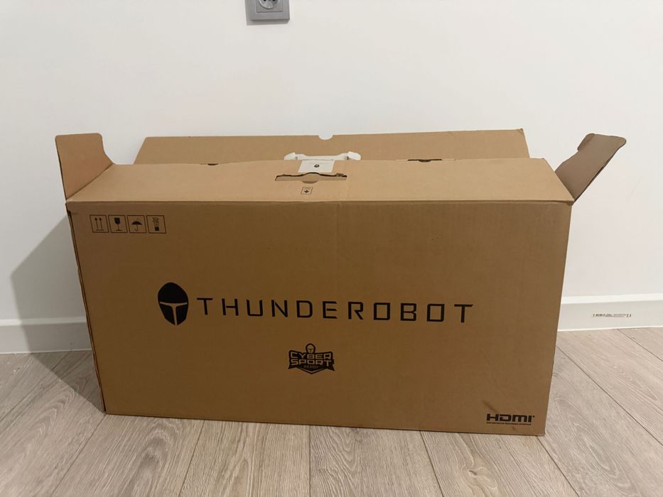 Монитор thunder robot 240