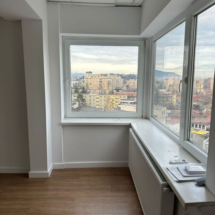 Inchiriez spatiu de birour,saloni in centru civic bloc Roland