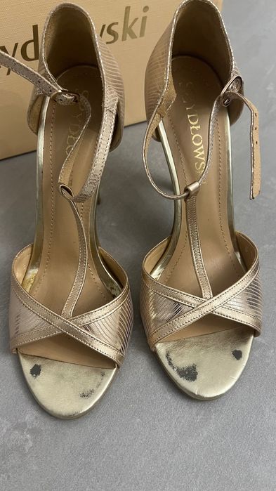 Продам босоножки