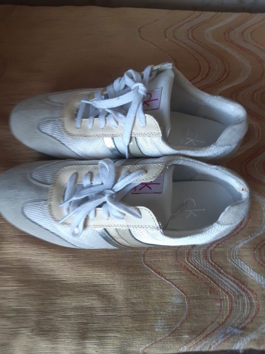 Маратонките се продават