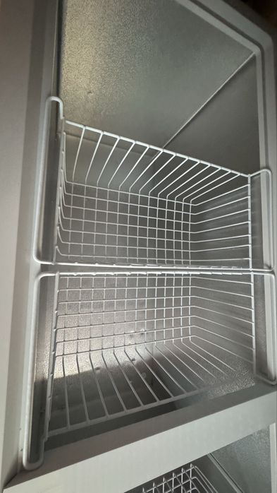 Продаю двухдверный морозильник Rebus.