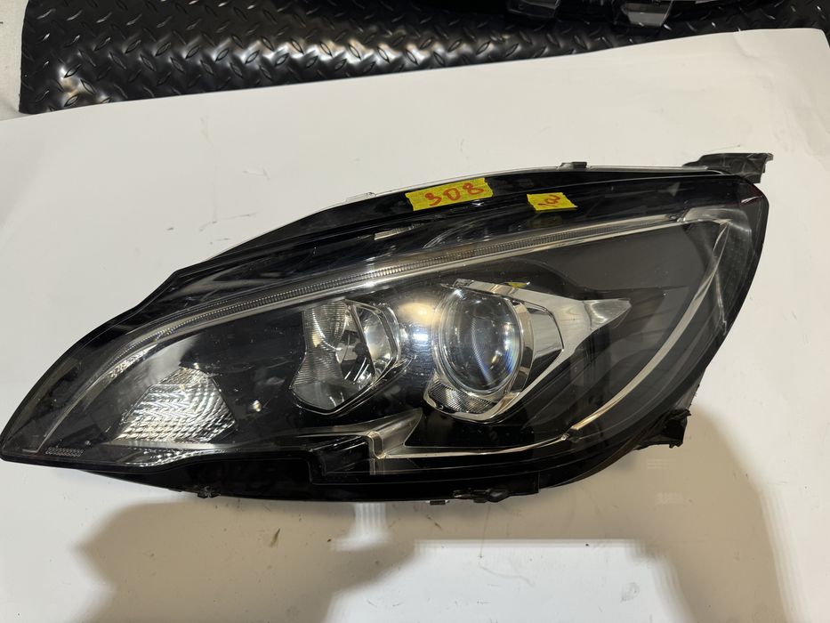 Ляв фар Peugeot 308 2015