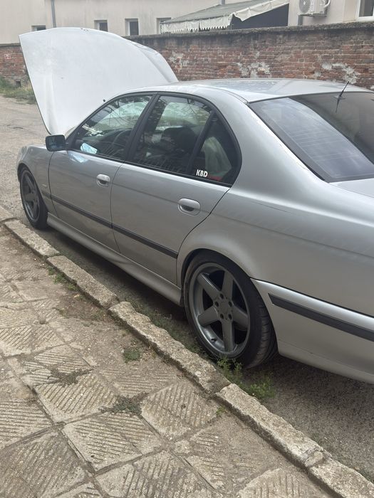 BMW e39 528i  на части