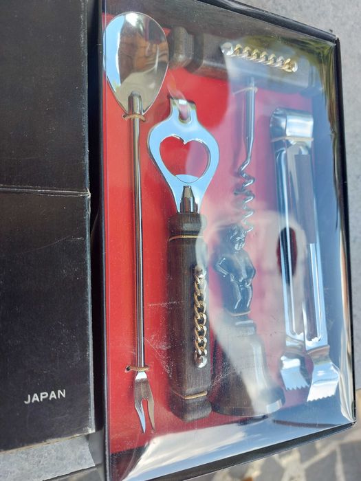 Комплект прибори за напитки