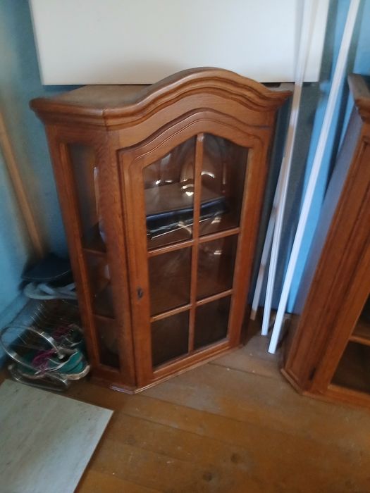 Vitrine de perete din lemn masiv