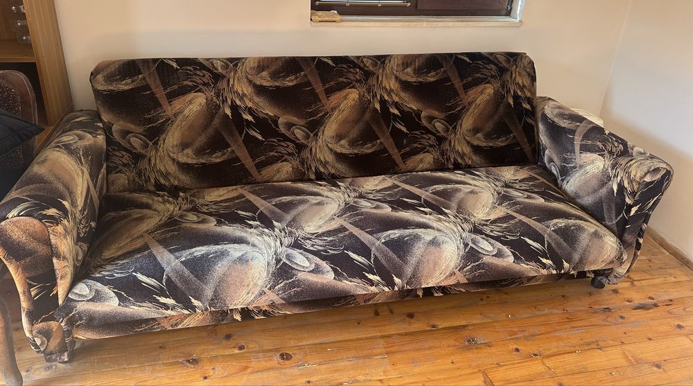 Разтегателен диван