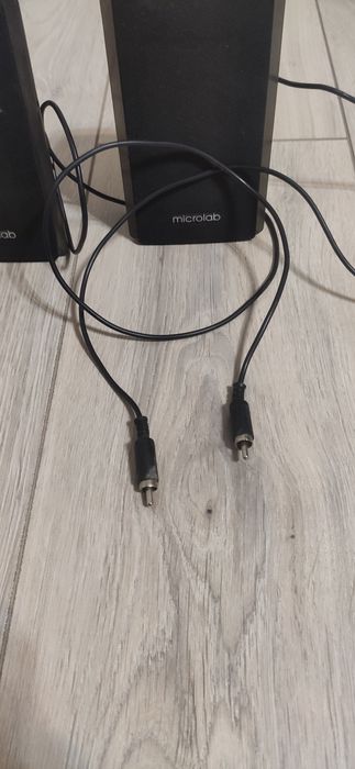 Сабвуфер с двумя колонками