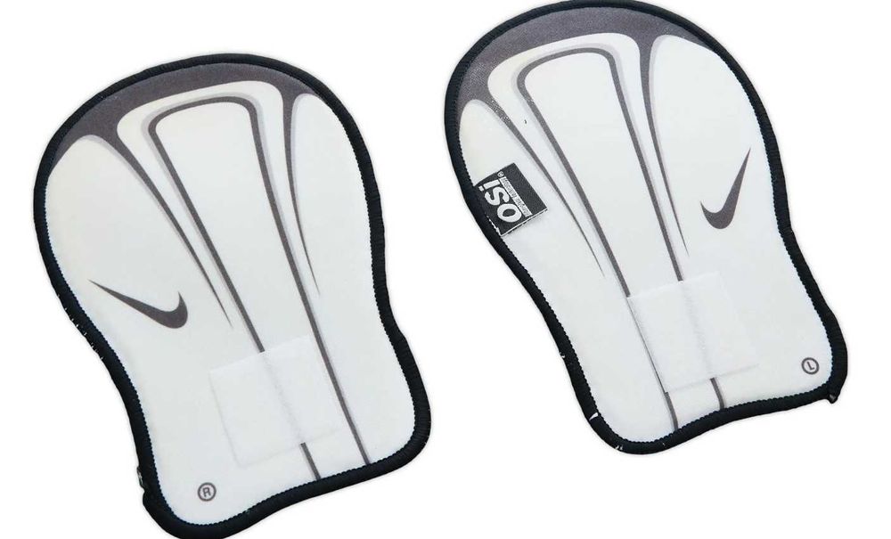 Nike Precision армирани футболни кори-размер L