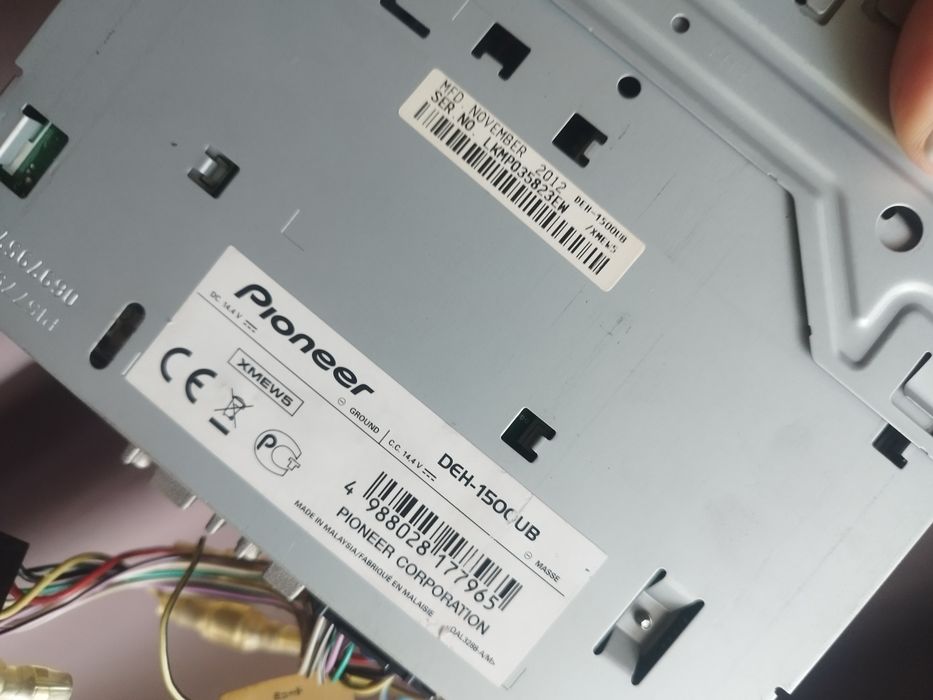 Плеър за кола Pioneer DEH-1500UB с проблем
