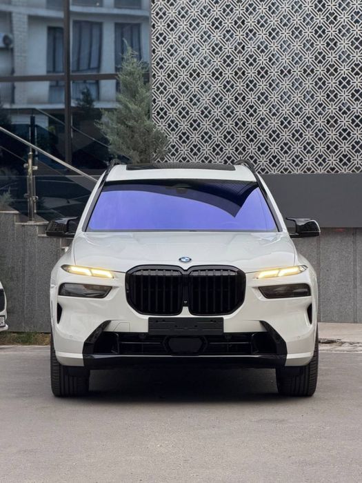 Bugun sotuvimizda BMW X7 40i