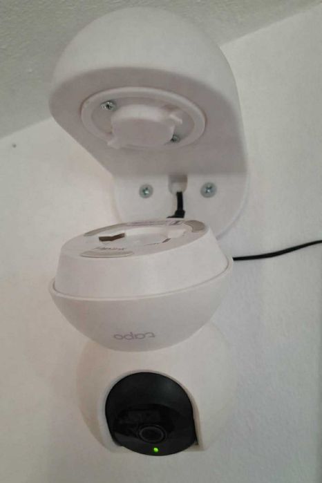 Suport  perete cameră supraveghere Tapo C200/C220