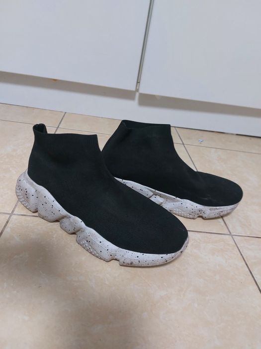 Кроссовки чёрные