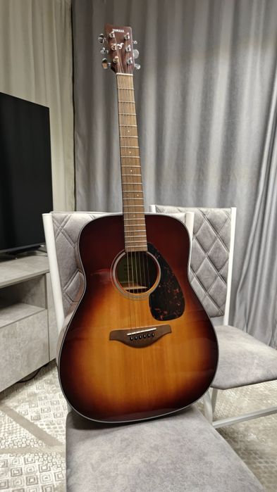 Продам гитару Yamaha FG800