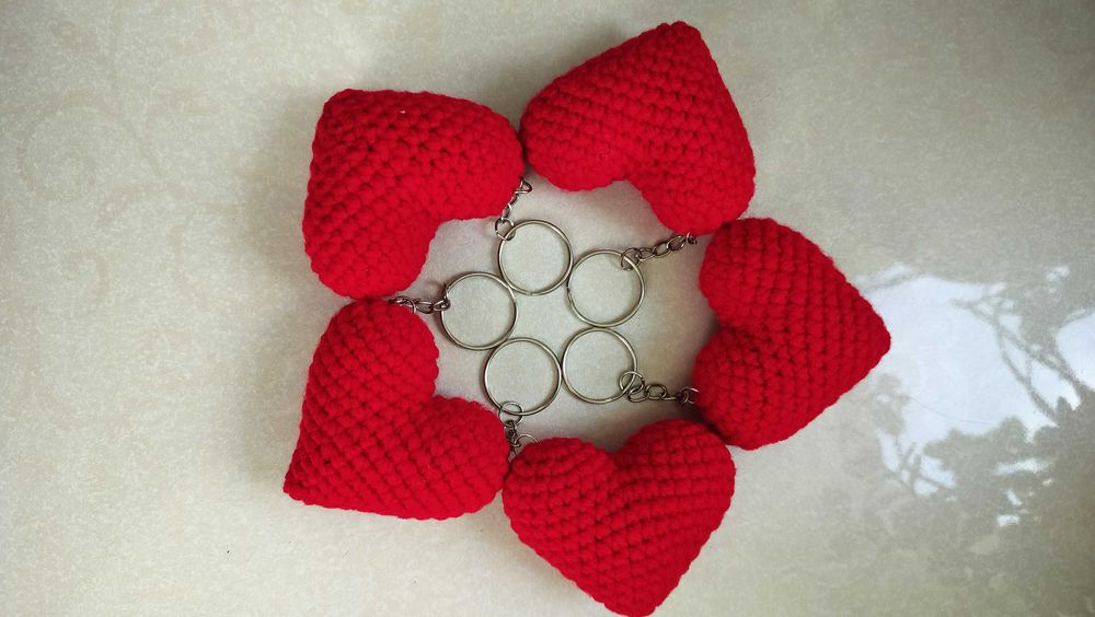 Сърце ръчно плетено, ключодържател за Свети Валентин