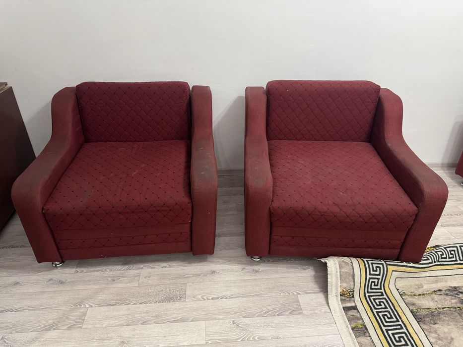 Продается Диван с двумя креслами