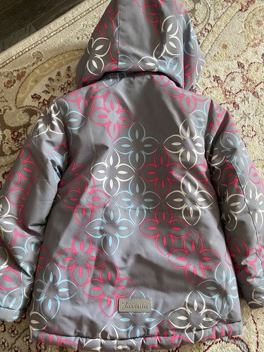 Продам зимнюю куртку на девочку