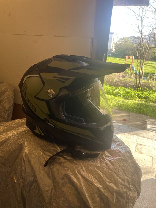 ЧИСТО нова каска SPEED