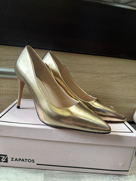 Обувки цвят Champagne