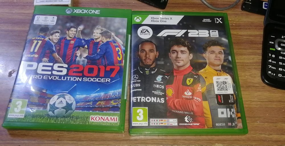 Xbox one X 1tb 2 gamepad