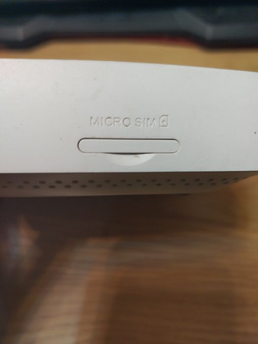 Router wireless cu cartela SIM GSM alcatel HH40V