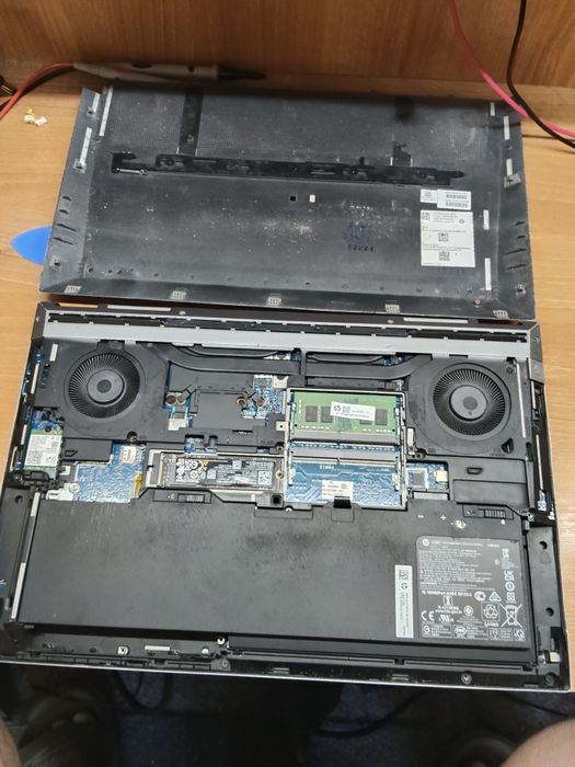 Componente HP Zbook Fury G7 ,laptop incomplet ,disponibila doar partea de jos bottom