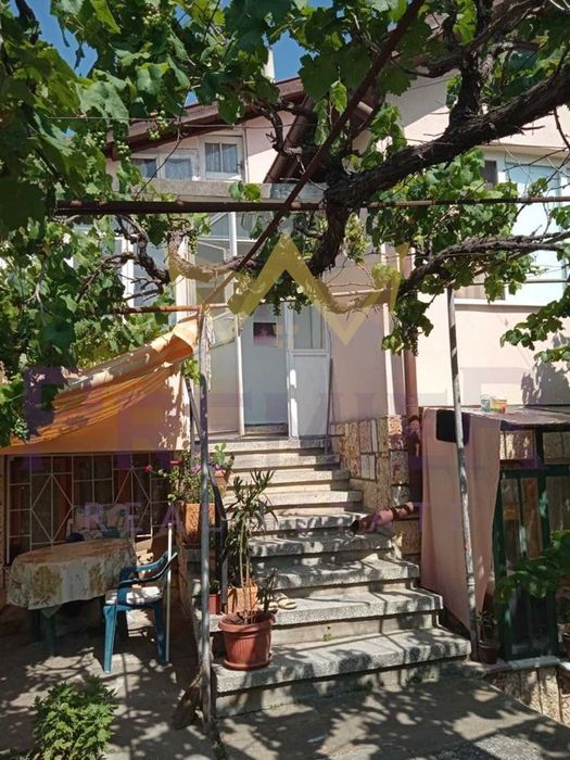 Къща в Добрич, област-к.к.Албена площ 80 цена 105000