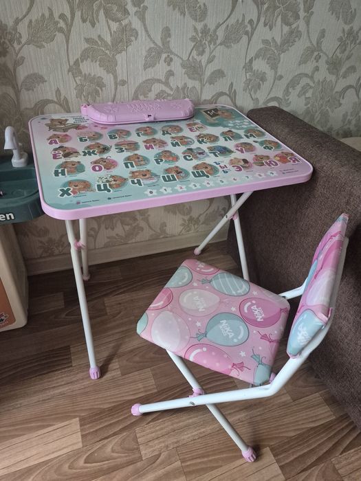 Продам детскую парту для девочки