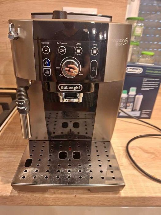 Espressor -expresor Delonghi Magnifica  S /.si krups expreso