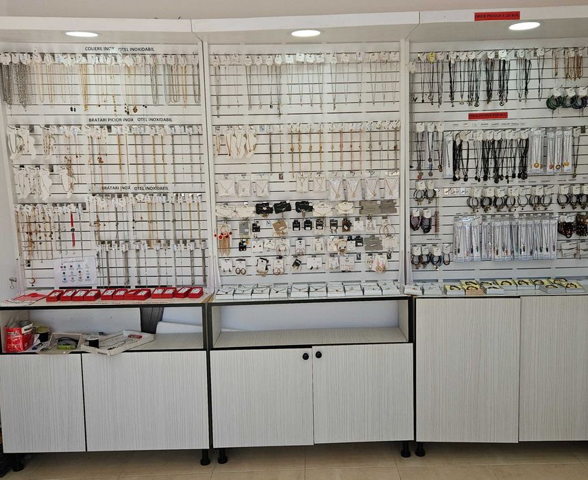 Vitrine bijuterii de vanzare