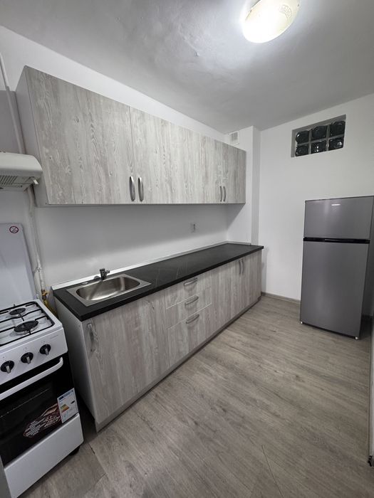 Apartament cu 3 camere de închiriat