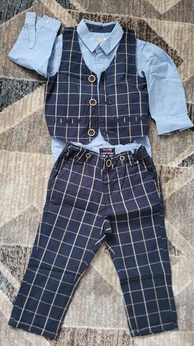 Costumaș elegant 86 ca nou 100lei