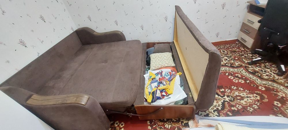 Диван кровать почти новый