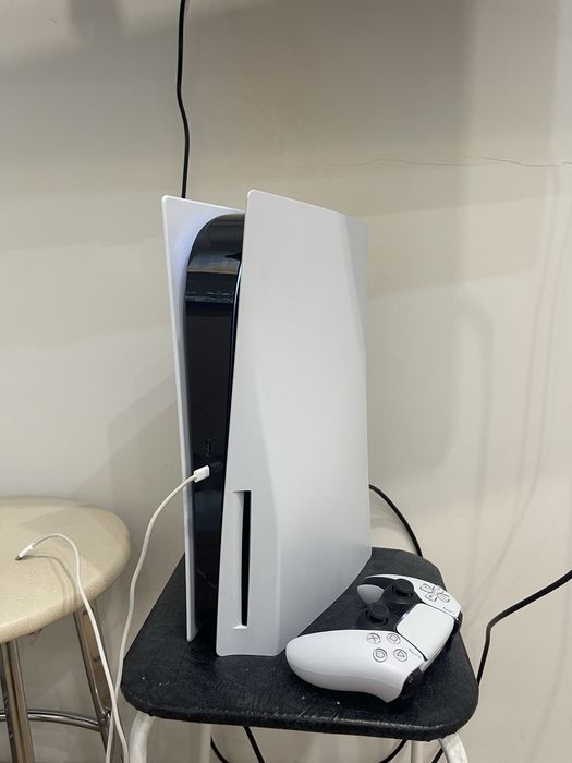 Playstation 5 (PS5)с дисководом в отличном состоянии