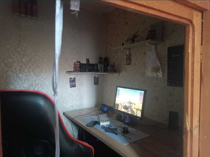 Продам 2 комнатную квартиру рядом с метро Максим Горького. Центр