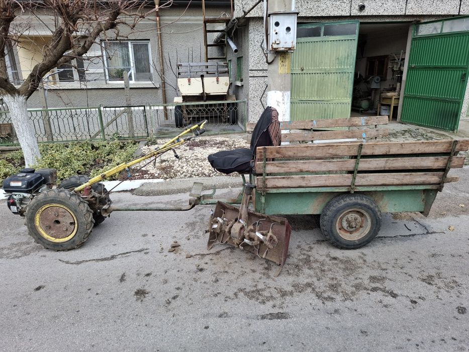 Продавам мотоблок Кохлер 9.5 конски сили с фреза и ремарке